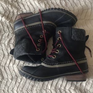 Women’s sz 9 Grey Slimpack Lace Sorel Boots.